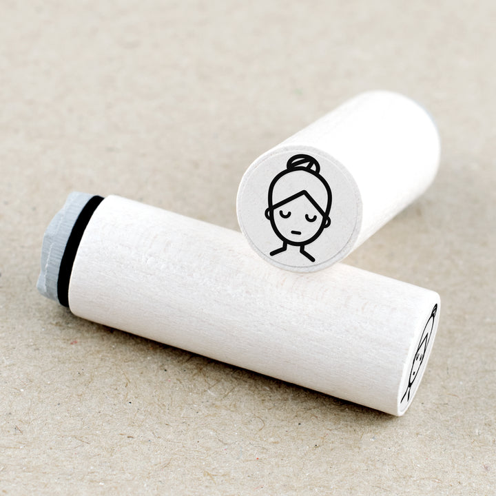 Ministempel Frau relaxed