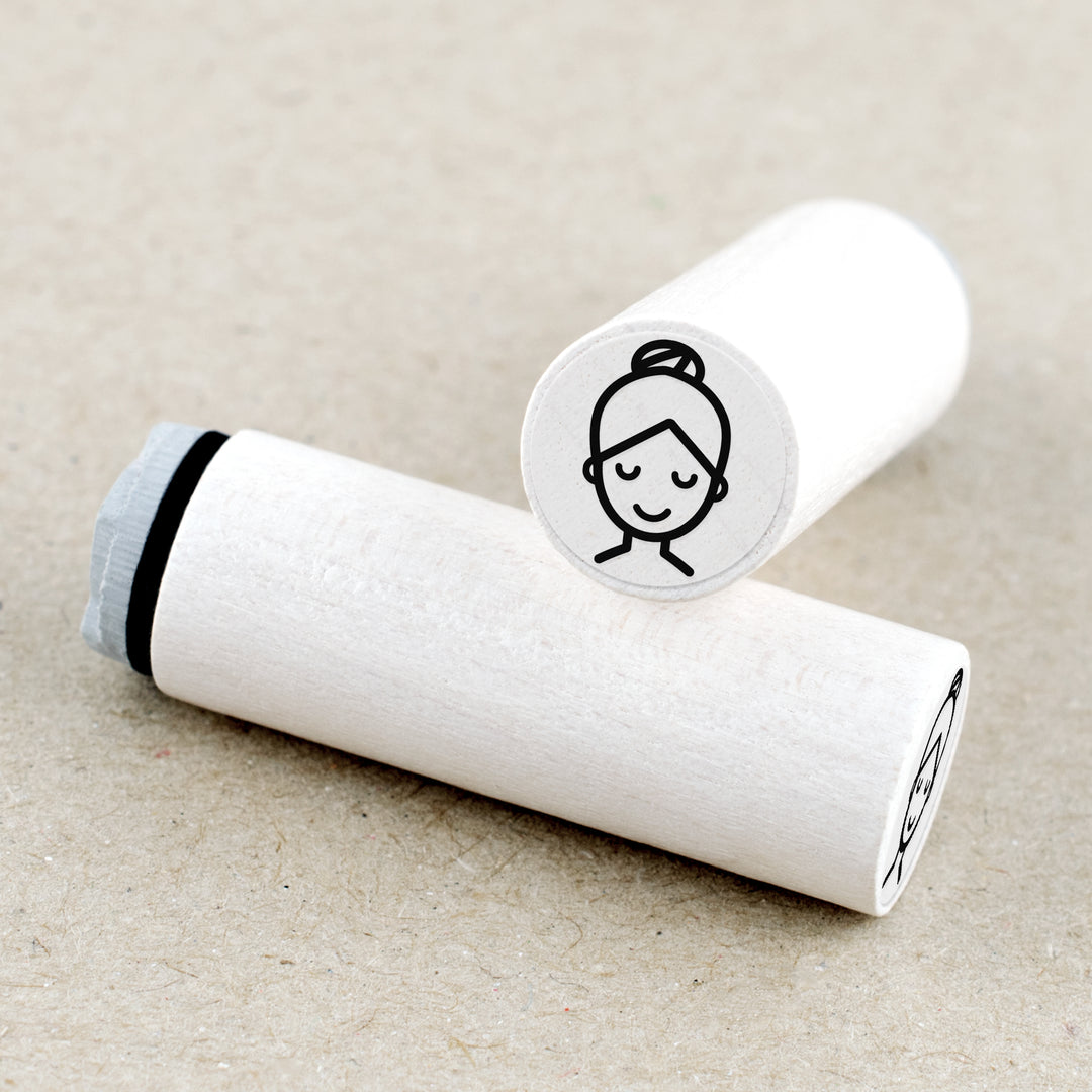 Ministempel Frau träumt